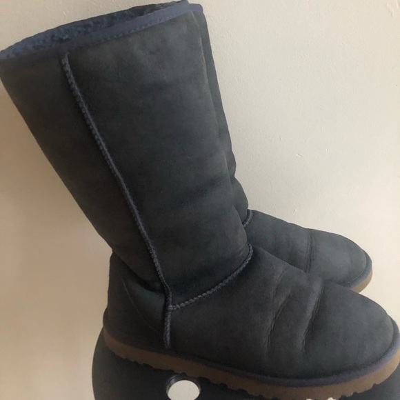 UGG Boots - Picture 2 of 6